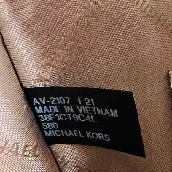 Michael Kors Jet Set Charm Large Zip Clutch Wristlet - Picture 7 of 10